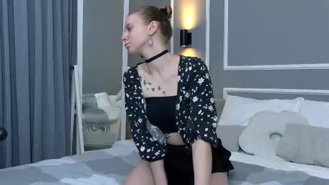 Snapshot of katesteelen chatting on 22, 10, 2025 Kate online show from 22, 10, 2025