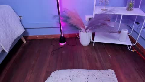 Snapshot of kathia_saenz chatting on 13, 11, 2025 Kathia online show from 13, 11, 2025