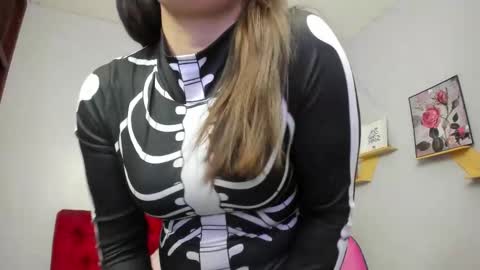 Snapshot of kathina_giraldo chatting on 30, 10, 2025 Paola online show from 30, 10, 2025