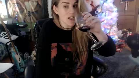 Snapshot of katiecutie_5 chatting on 25, 12, 2024 Katie online show from 25, 12, 2024