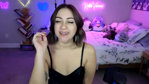 Snapshot of katieverona chatting on 25, 2, 2025 Katie Verona online show from 25, 2, 2025