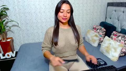 Snapshot of katikloving chatting on 2, 12, 2024 Follow Instagram katikloving online show from 2, 12, 2024