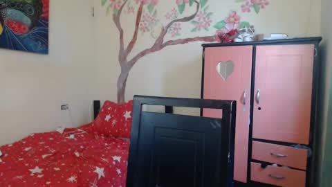 Snapshot of katiusca_horny2 chatting on 11, 11, 2025 katiusca_horny2 online show from 11, 11, 2025