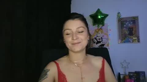 Snapshot of katlopez19 chatting on 17, 12, 2025 katalina online show from 17, 12, 2025