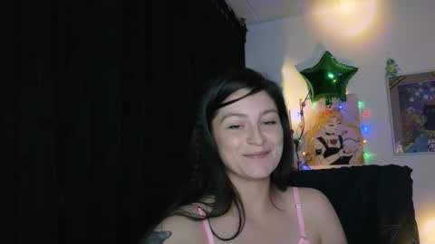 Snapshot of katlopez19 chatting on 17, 12, 2025 katalina online show from 17, 12, 2025