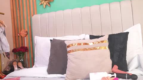 K A T L Y N  online show from 1, 11, 2025