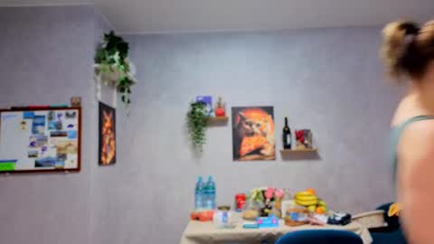 Snapshot of katniss_k chatting on 14, 12, 2025 katniss_k online show from 14, 12, 2025