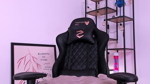 Snapshot of katrinewest chatting on 5, 1, 2025 Katrin online show from 5, 1, 2025