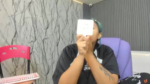Snapshot of katteyes_ chatting on 2, 4, 2026 katteyes_ online show from 2, 4, 2026