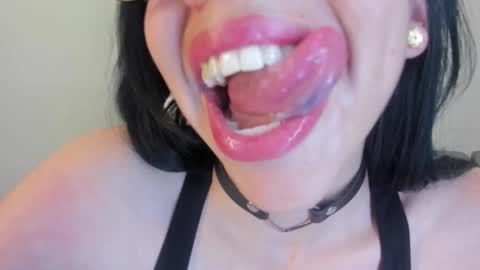 Snapshot of katty_mouth chatting on 4, 11, 2025 Katty online show from 4, 11, 2025