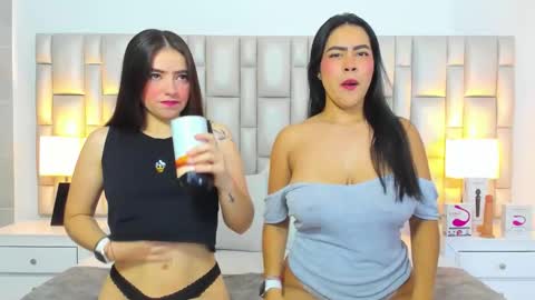 Snapshot of katy_and_paola chatting on 28, 4, 2026 katy blonde girl and paola big boobs online show from 28, 4, 2026