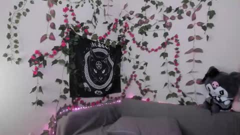 Snapshot of kawai_kittypussy chatting on 4, 10, 2025 Mia online show from 4, 10, 2025