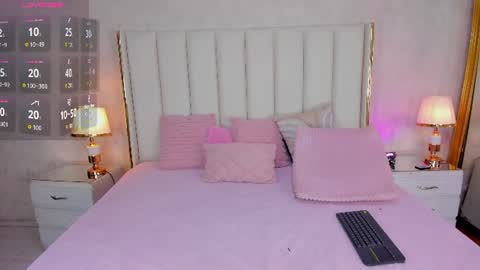 kayladavies_ online show from 26, 6, 2026