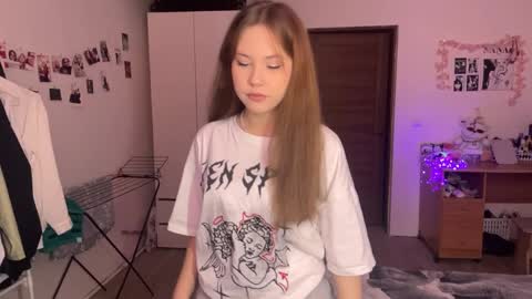 Snapshot of kaylawulfing chatting on 25, 4, 2026 Nyelle online show from 25, 4, 2026