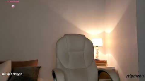 INSTAGRAM AND TW 11kayle online show from 8, 10, 2025