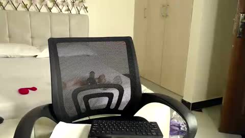 Snapshot of kayleeeee_ee chatting on 23, 10, 2025 Kaylee online show from 23, 10, 2025