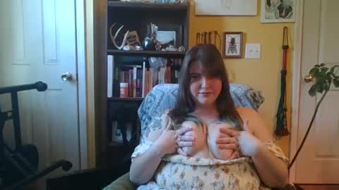 Snapshot of kaytiebird96 chatting on 27, 2, 2025 Katie Bird online show from 27, 2, 2025