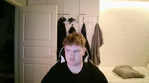 Snapshot of kayttajaviides5 chatting on 4, 11, 2025 Aatu online show from 4, 11, 2025