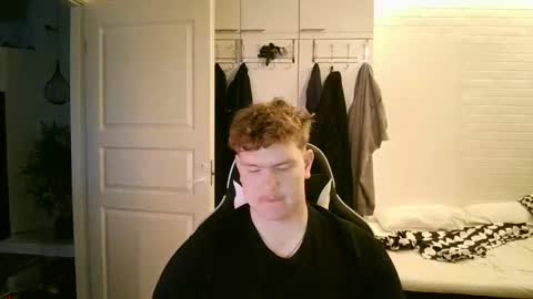 Snapshot of kayttajaviides5 chatting on 5, 11, 2025 Aatu online show from 5, 11, 2025