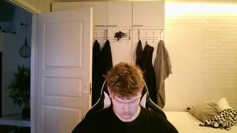 Snapshot of kayttajaviides5 chatting on 6, 11, 2025 Aatu online show from 6, 11, 2025