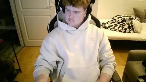 Snapshot of kayttajaviides5 chatting on 26, 11, 2025 Aatu online show from 26, 11, 2025