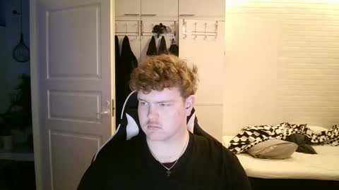 Snapshot of kayttajaviides5 chatting on 1, 12, 2025 Aatu online show from 1, 12, 2025