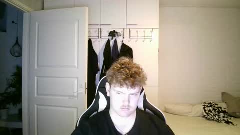 Snapshot of kayttajaviides5 chatting on 2, 12, 2025 Aatu online show from 2, 12, 2025