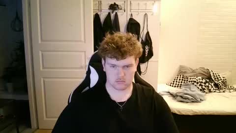 Snapshot of kayttajaviides5 chatting on 16, 12, 2025 Aatu online show from 16, 12, 2025