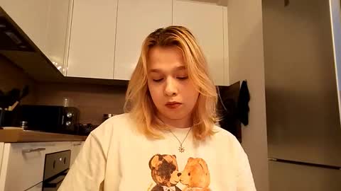 Snapshot of keilarudel chatting on 17, 12, 2025 Lisa online show from 17, 12, 2025