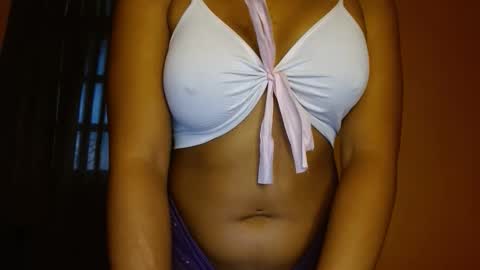 Snapshot of kelliecapri chatting on 19, 12, 2025 Kellie online show from 19, 12, 2025