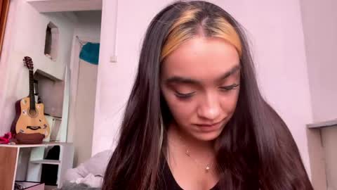 Snapshot of kellyleinonen chatting on 4, 6, 2026 Kelly online show from 4, 6, 2026