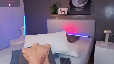   online show from 26, 10, 2025