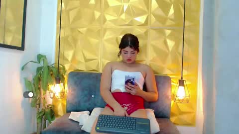 K E N D R A  online show from 27, 1, 2025