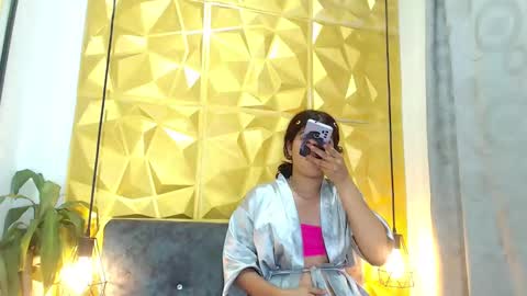 K E N D R A  online show from 31, 1, 2025