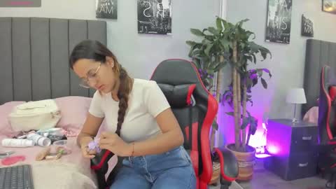 Snapshot of kendra_london chatting on 24, 11, 2025 Kendra London online show from 24, 11, 2025