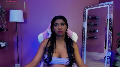 kendrachavez_ online show from 3, 11, 2025