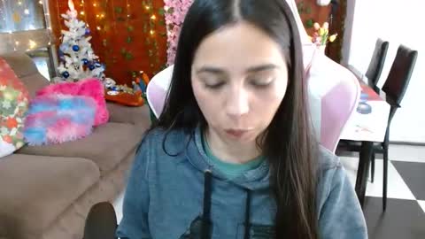 Snapshot of kendy_all4u7 chatting on 4, 12, 2025 kendy_all4u7 online show from 4, 12, 2025