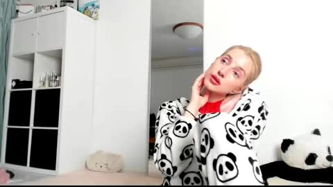 Kenzie online show from 8, 3, 2025