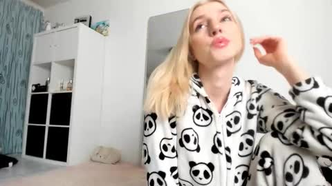 Kenzie online show from 24, 11, 2025