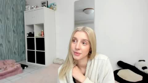 Snapshot of kenziedawton chatting on 15, 5, 2026 Kenzie online show from 15, 5, 2026