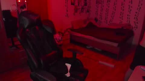 Snapshot of keorinav chatting on 19, 12, 2025 Looking for a moderator I PVT IS OPEN online show from 19, 12, 2025