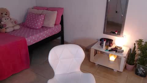 Snapshot of kesha_brooks chatting on 6, 1, 2025 Mia online show from 6, 1, 2025