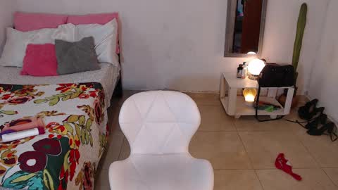 Snapshot of kesha_brooks chatting on 6, 2, 2025 Mia online show from 6, 2, 2025