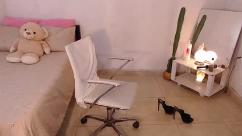 Snapshot of kesha_brooks chatting on 6, 3, 2025 Mia online show from 6, 3, 2025