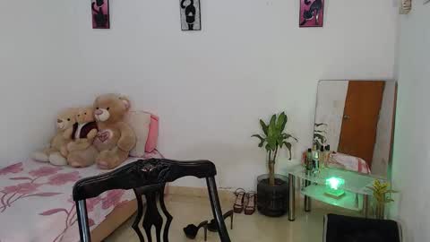 Mia  online show from 7, 3, 2026