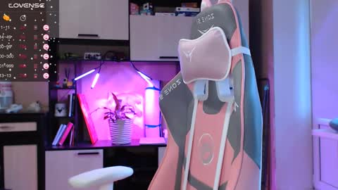 Snapshot of keshamoon chatting on 25, 1, 2025 Kesha online show from 25, 1, 2025