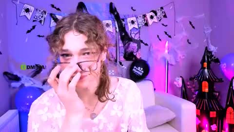 Snapshot of kevi_sunn chatting on 22, 10, 2025 kevi here online show from 22, 10, 2025