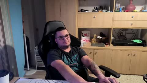 Kevinn online show from 18, 10, 2025