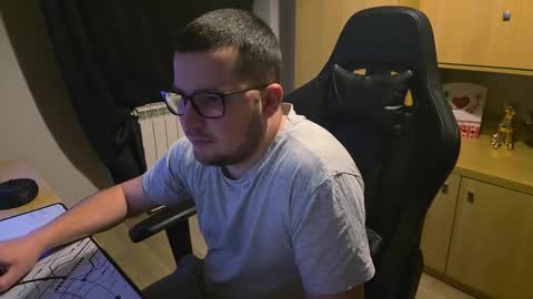 Snapshot of kevinnlovely95 chatting on 1, 2, 2026 Kevinn online show from 1, 2, 2026