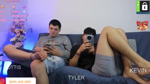 Snapshot of kevinxlvx chatting on 12, 1, 2026 kevin and ottis online show from 12, 1, 2026